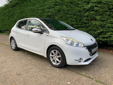 PEUGEOT 208 1.2 VTi PureTech Style